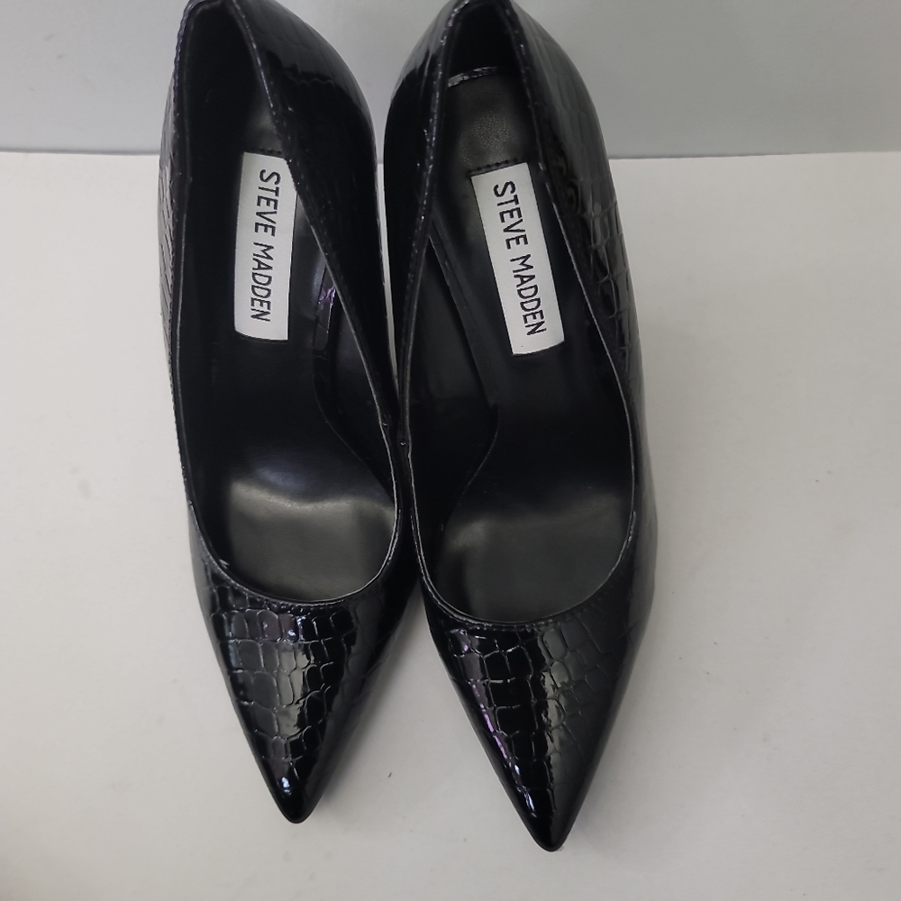 Steve Madden Rival Crocodile Embossed Wedge Pumps - Picture 8 of 9